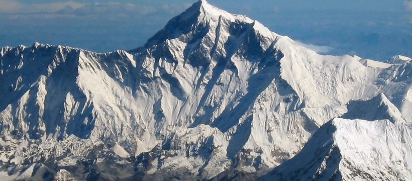 Nepal sebagai Surga Pendaki: Mendaki Puncak Tertinggi di Dunia, Gunung Everest